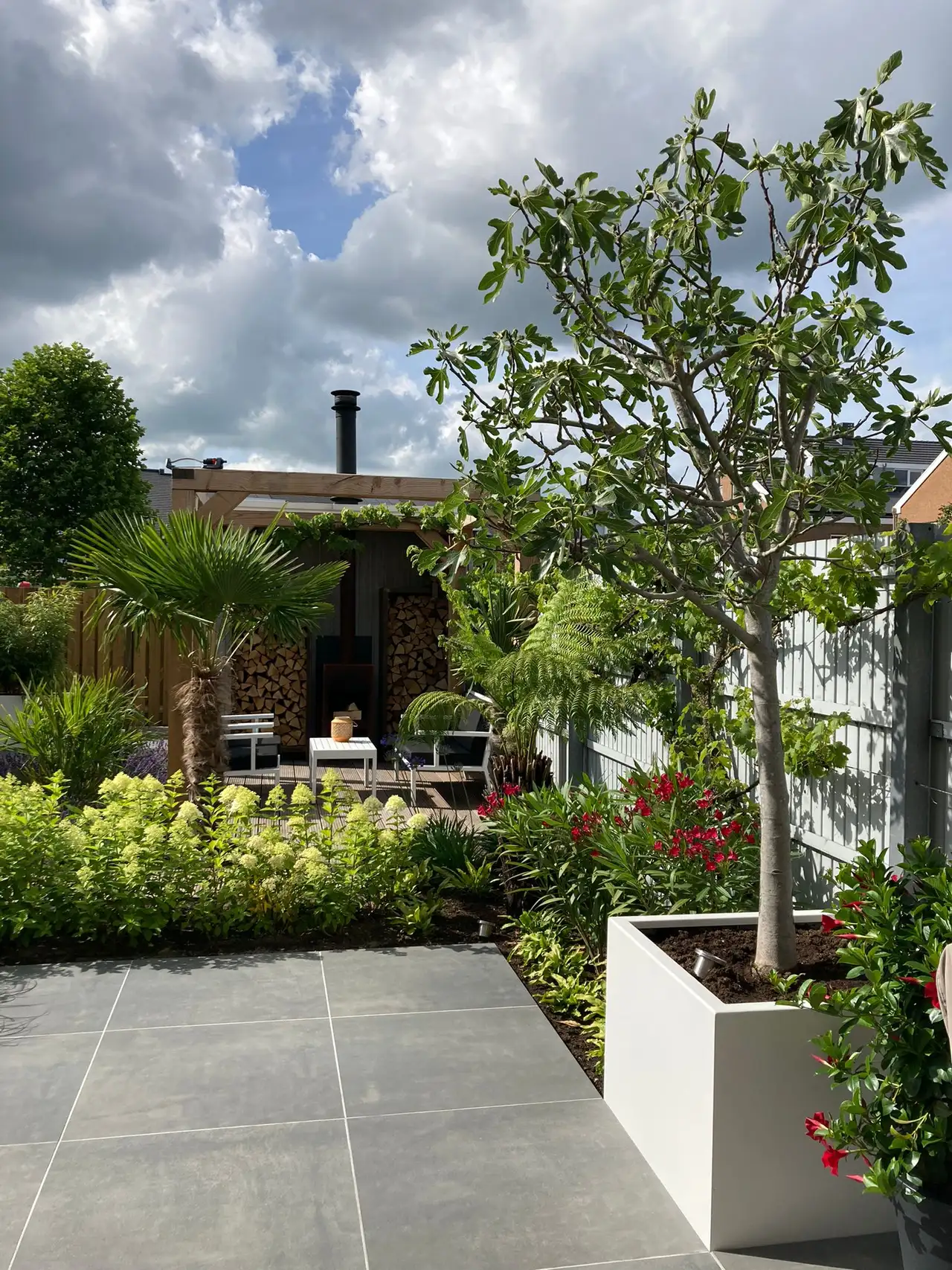Modern Ontwerp - Gerealiseerd project door Hovenier Hoofddorp